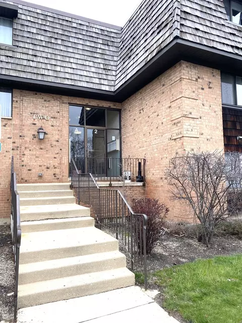 2 Oak Creek Dr #2202, Buffalo Grove, IL 60089