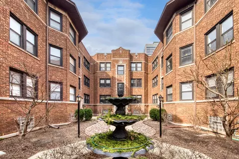 524 W Cornelia St #2S, Chicago, IL 60657