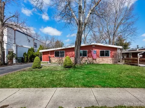 4708 Laurel Ave, Glenview, IL 60025