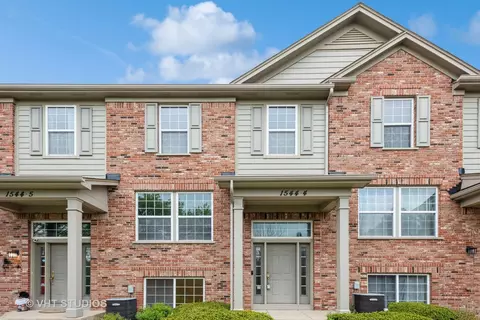 1544 Bristol Ln #4, Wood Dale, IL 60191