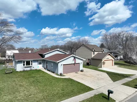 3620 W Bradley Ct, Mchenry, IL 60050