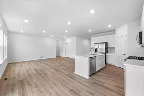 120 Sweetflag Cir, Elgin, IL 60124 photo 7