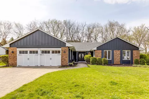 927 W Peregrine Dr, Palatine, IL 60067