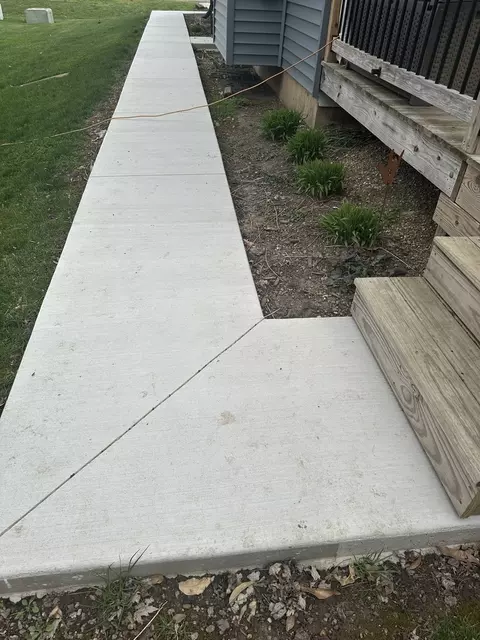 Exterior - 703 Elm St, Le Roy, IL 61752 photo 10 of 15