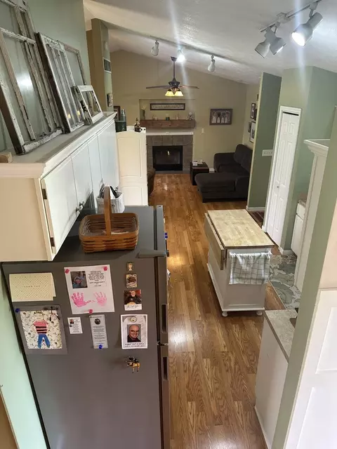 Entry Way - 703 Elm St, Le Roy, IL 61752 photo 4 of 5