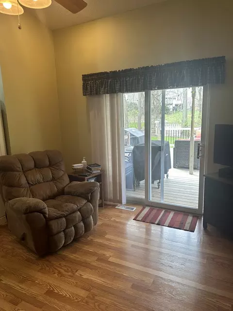 Living - 703 Elm St, Le Roy, IL 61752 photo 2 of 9