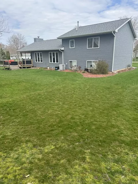 Exterior - 703 Elm St, Le Roy, IL 61752 photo 12 of 15