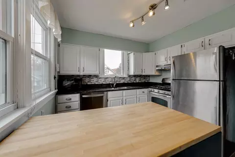 Kitchen - 58 White Pl, Bloomington, IL 61701 photo 2 of 2