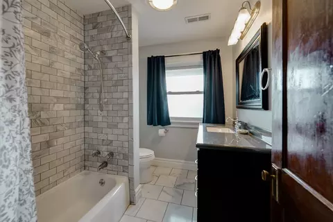 Bath - 58 White Pl, Bloomington, IL 61701 photo 1 of 2