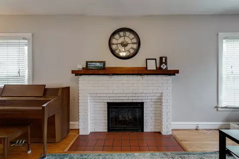 Living - 58 White Pl, Bloomington, IL 61701 photo 3 of 4