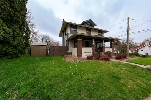 Exterior - 58 White Pl, Bloomington, IL 61701 photo 2 of 11