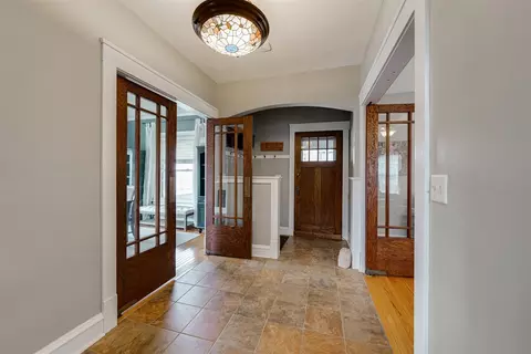 Entry Way - 58 White Pl, Bloomington, IL 61701 photo 1 of 5