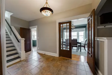 Entry Way - 58 White Pl, Bloomington, IL 61701 photo 2 of 5