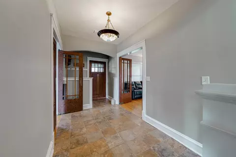 Entry Way - 58 White Pl, Bloomington, IL 61701 photo 4 of 5