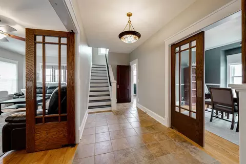Entry Way - 58 White Pl, Bloomington, IL 61701 photo 3 of 5
