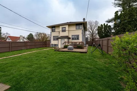 Exterior - 58 White Pl, Bloomington, IL 61701 photo 7 of 11