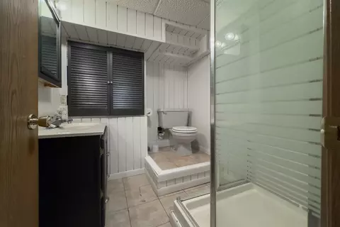 Bath - 58 White Pl, Bloomington, IL 61701 photo 2 of 2
