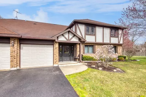 519 Banyon Ln #B, La Grange, IL 60525