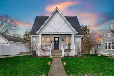 1815 E Willow Ave, Wheaton, IL 60187