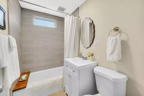 Bath - 1815 E Willow Ave, Wheaton, IL 60187 photo 1 of 1