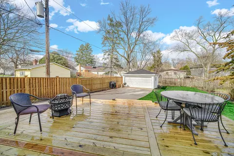 Exterior - 1815 E Willow Ave, Wheaton, IL 60187 photo 6 of 8
