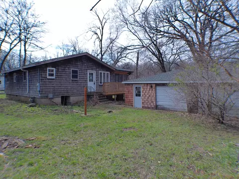 11 Red Bud Trl, Cornell, IL 61319