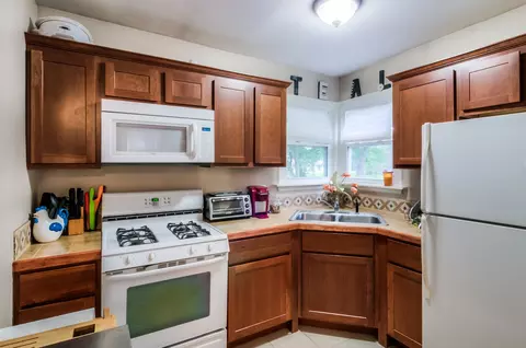 Kitchen - 617 Delles Rd, Wheaton, IL 60187 photo 1 of 4