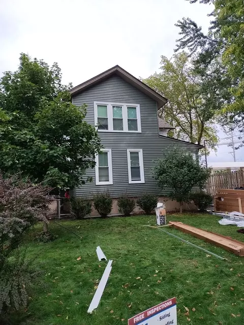 Exterior - 617 Delles Rd, Wheaton, IL 60187 photo 4 of 5