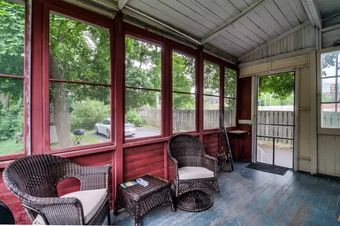 Exterior - 617 Delles Rd, Wheaton, IL 60187 photo 2 of 5