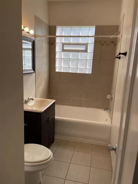 Bath - 2252 E 84th St, Chicago, IL 60617 photo 3 of 4