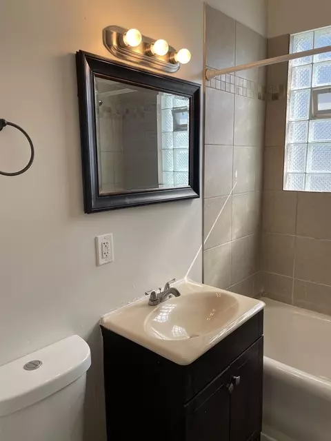 Bath - 2252 E 84th St, Chicago, IL 60617 photo 2 of 4