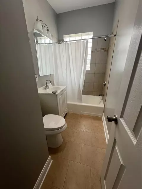 Bath - 2252 E 84th St, Chicago, IL 60617 photo 4 of 4