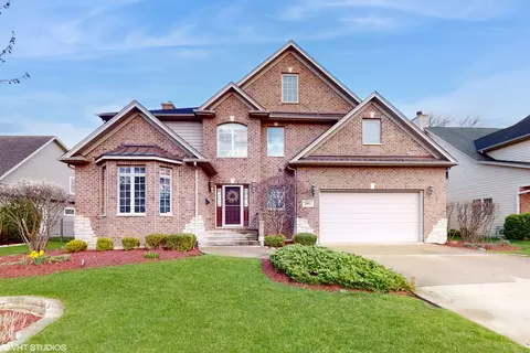 5825 Lyman Ave, Downers Grove, IL 60516