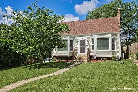 22 Hillcrest Ave, Fox Lake, IL 60020