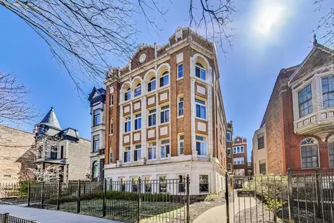 823 W Oakdale Ave #2B, Chicago, IL 60657