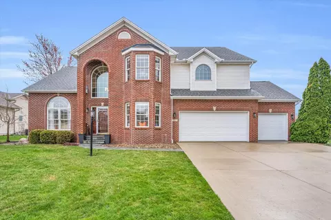 507 Riverbend Blvd, Mahomet, IL 61853