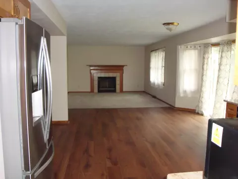 Living - 1018 E 6th St, Belvidere, IL 61008 photo 1 of 5
