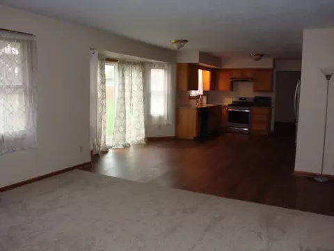 Living - 1018 E 6th St, Belvidere, IL 61008 photo 2 of 5