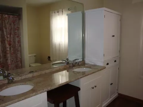 Bath - 1018 E 6th St, Belvidere, IL 61008 photo 2 of 4
