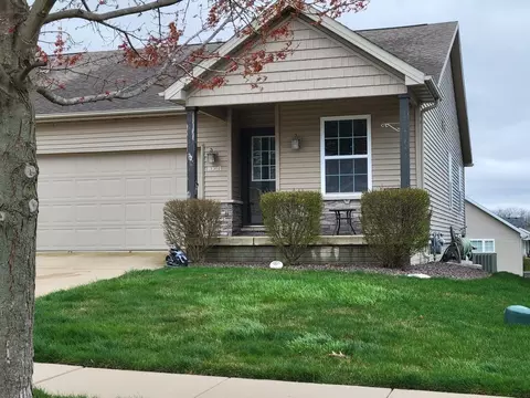 1008 Wartburg Dr, Bloomington, IL 61704
