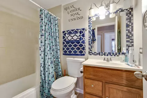 Bath - 1992 Hastings Dr, Hoffman Estates, IL 60169 photo 1 of 1