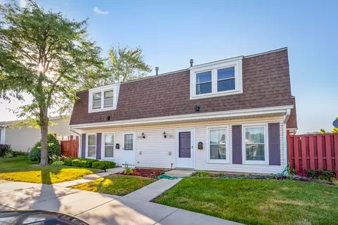 Exterior - 1992 Hastings Dr, Hoffman Estates, IL 60169 photo 2 of 3