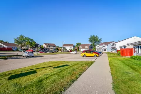 Exterior - 1992 Hastings Dr, Hoffman Estates, IL 60169 photo 3 of 3
