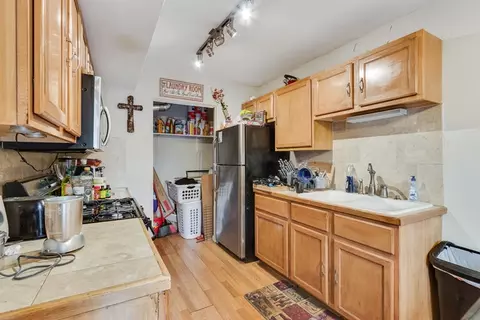 Kitchen - 1992 Hastings Dr, Hoffman Estates, IL 60169 photo 1 of 3