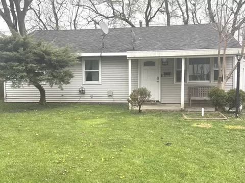 1304 Hedge Rd, Champaign, IL 61821