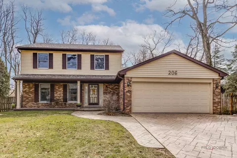 206 Pond Ridge Rd, Libertyville, IL 60048