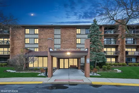 77 Lake Hinsdale Dr #406, Willowbrook, IL 60527