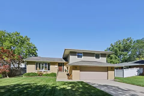 4703 Thorntree Ln, Rolling Meadows, IL 60008