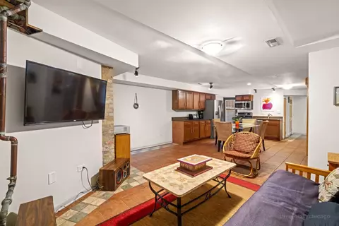 220 S Laflin St, Chicago, IL 60607 photo 42