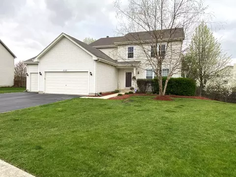 1522 S Fallbrook Dr, Round Lake, IL 60073